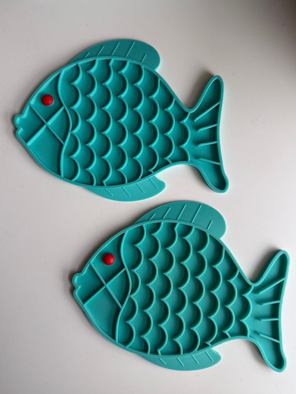 2 pieces • Teal Fish-Shaped Silicone Slow Feeder Mat for Pets •
